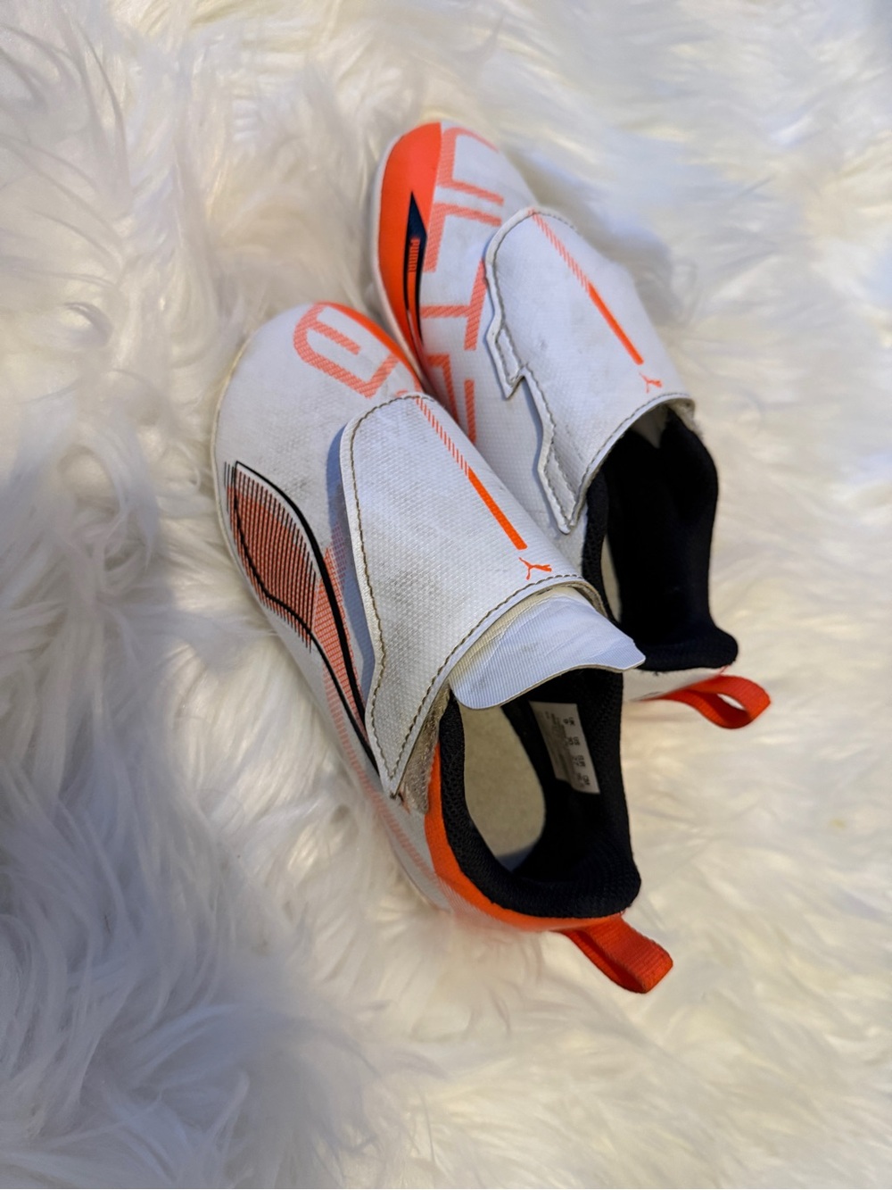 Puma ULTRA 5 PLAY white and Orange Kids Slip-On Shoes soccer spikes cleats